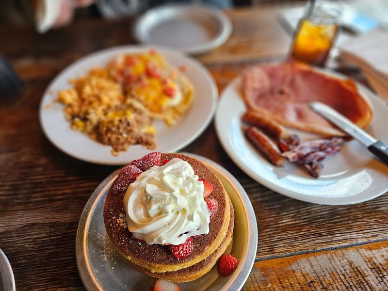 Crockett's Breakfast Camp Texas, Gatlinburg