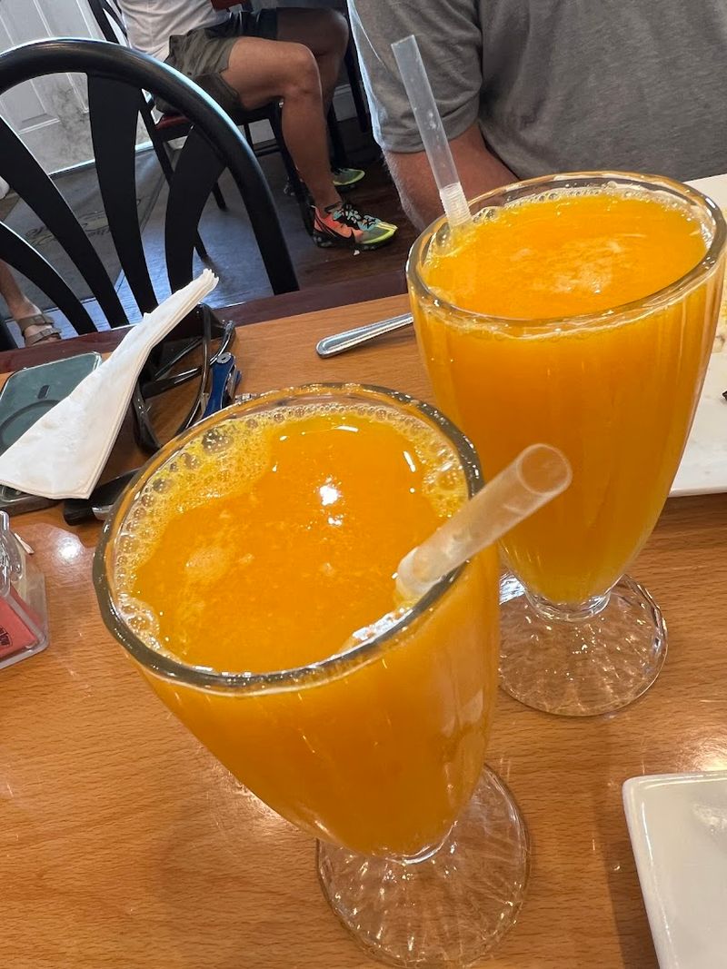 Fresh-Squeezed Orange Juice: The Open Secret Every Regular Knows