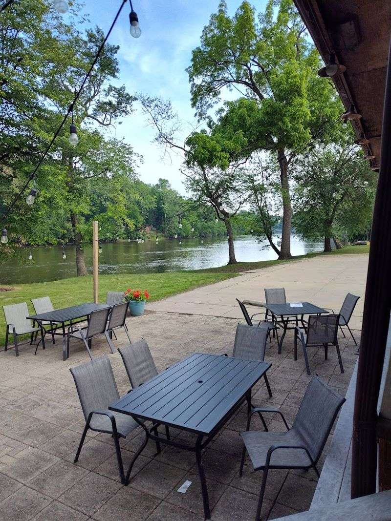 Live Music Thursdays That Turn Dinner Into a Full Night Out