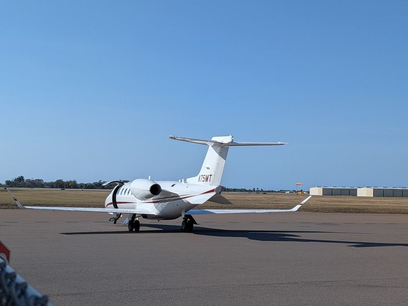 Plane Watching Gives This Café Its Big Appeal