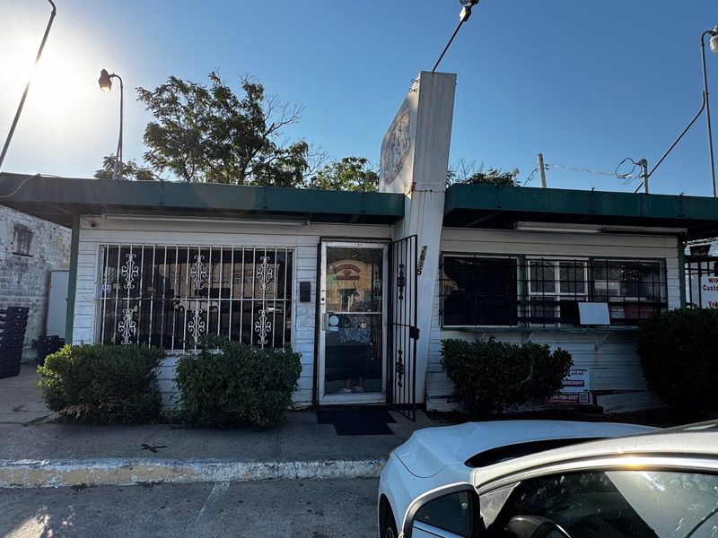 The Oak Cliff Neighborhood and Its Food Culture