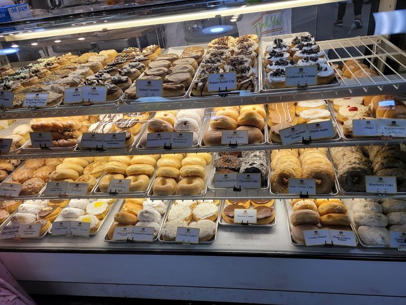 Amish Baked Goods Pull Crowds In Fast