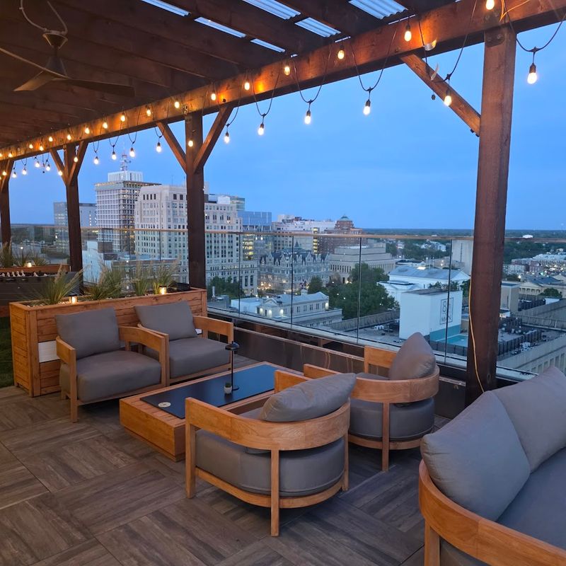 Solaire Rooftop, Richmond