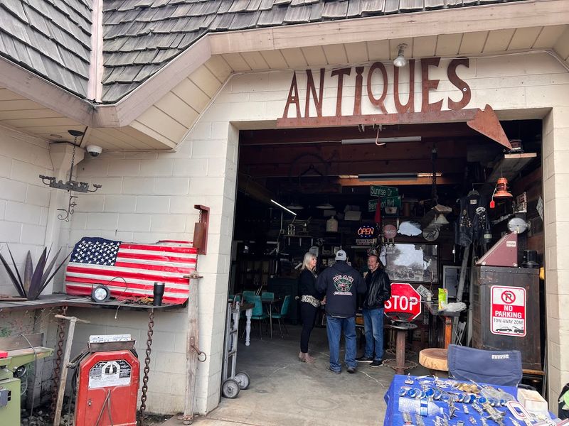 The Atmosphere That Pulls You In Immediately