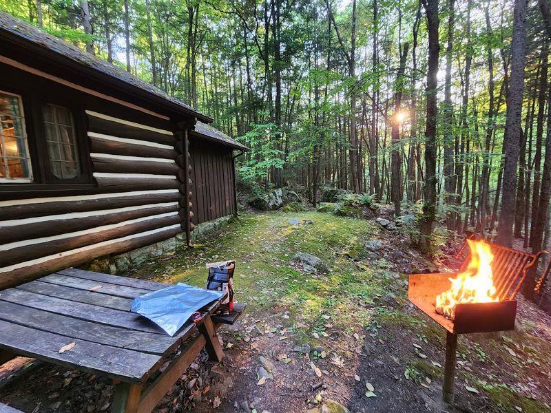 Cozy Cabin Rentals Along Glade Creek