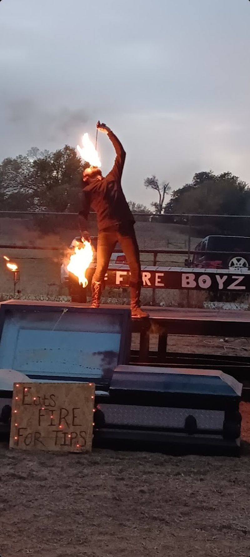 The Midway Entertainment That Makes the Wait Worthwhile