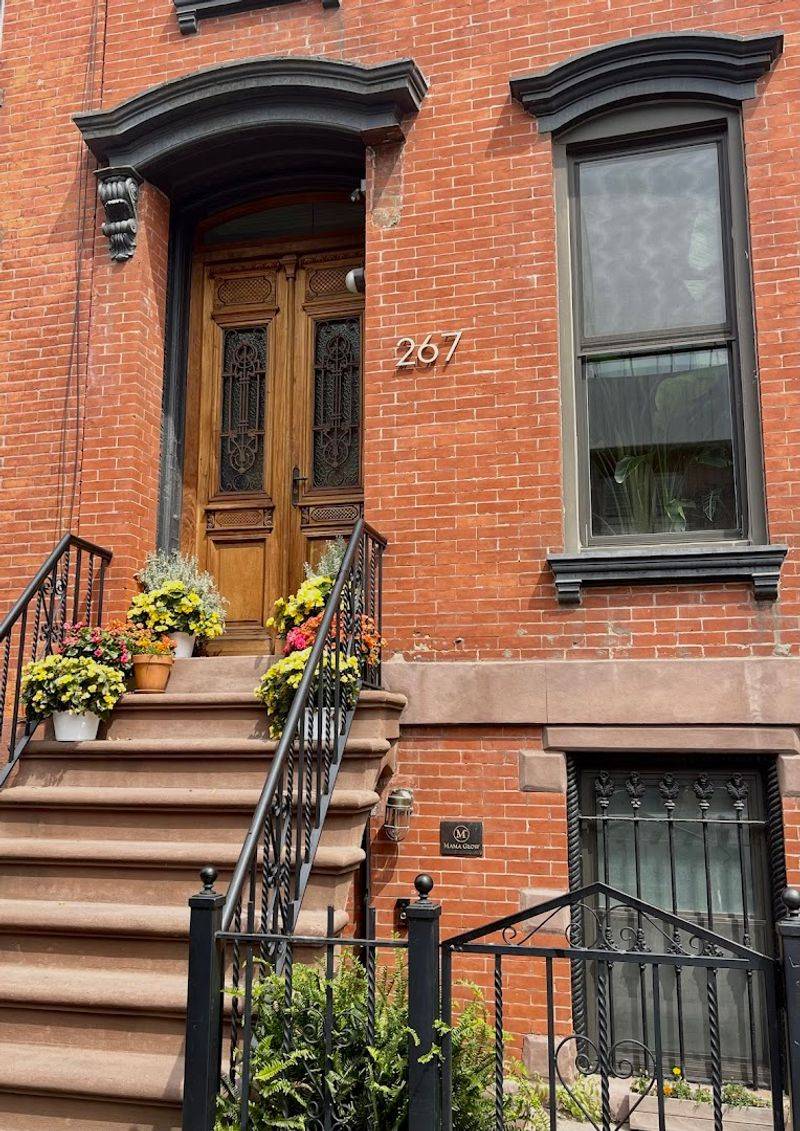 Williamsburg Gives The Setting Extra Character