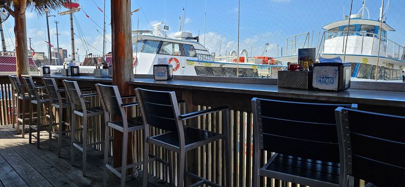 Fins Grill & Icehouse, Texas