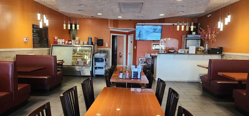 A Cozy, Unpretentious Atmosphere That Feels Like a Real Neighborhood Spot