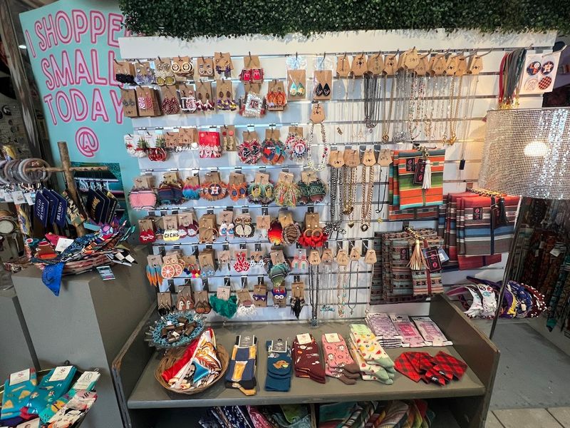 A Home Decor Selection That Feels Warm and Inviting