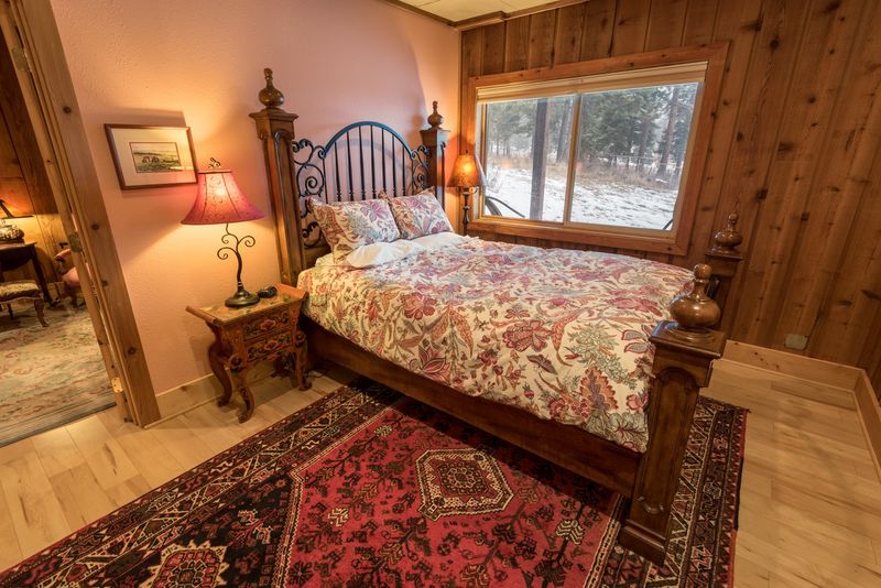 The Charming Interior Decor and Artwork