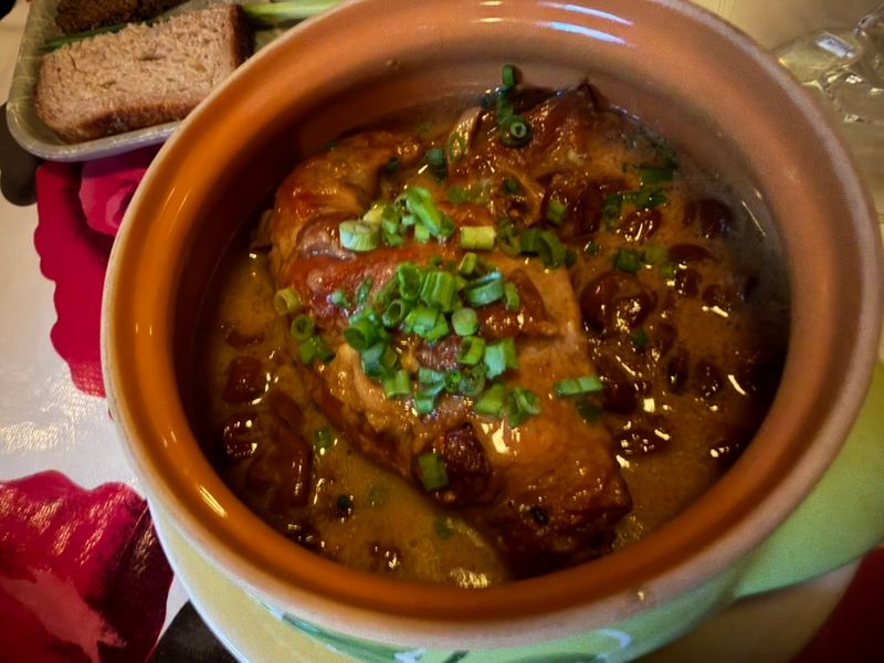 The Rabbit in the Clay Pot Is a Legend