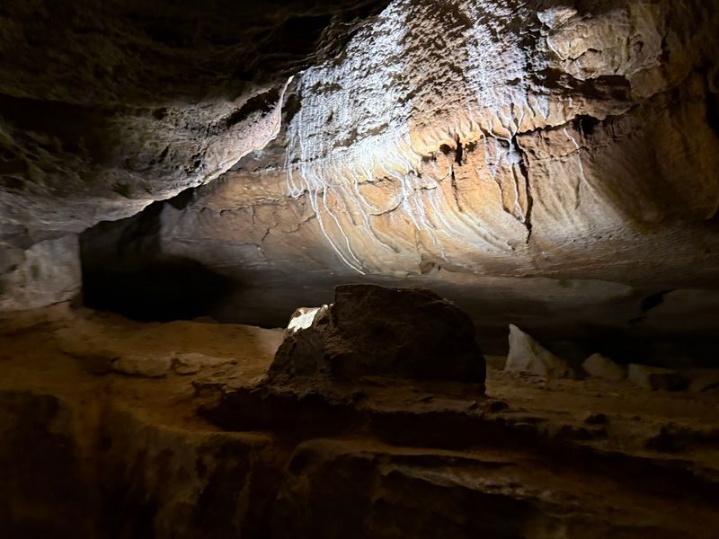 Lookout Mountain Caverns (Lookout Mountain)