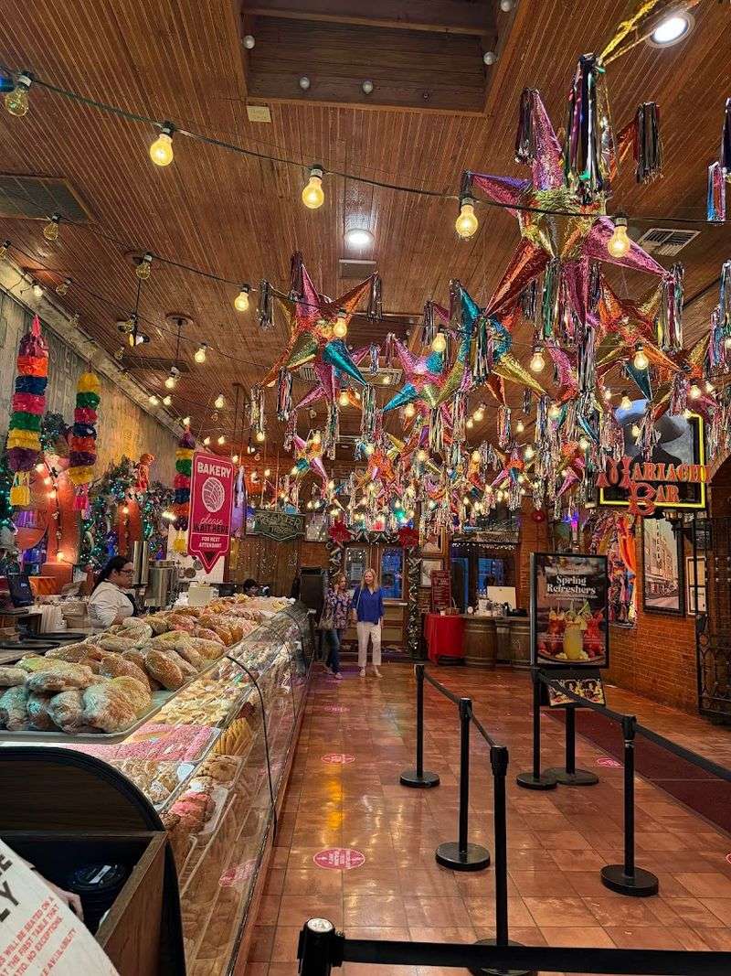 Mi Tierra Cafe y Panaderia: A San Antonio Legend