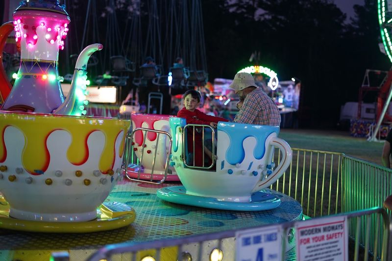 Understand the Crowd Flow and Local Vibe