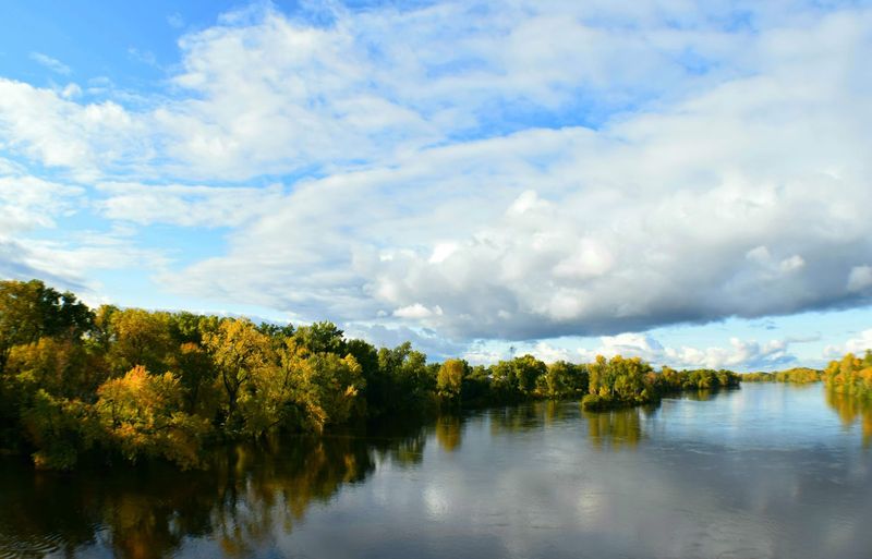 Watching the Twin Cities Water Rats Water Ski Show
