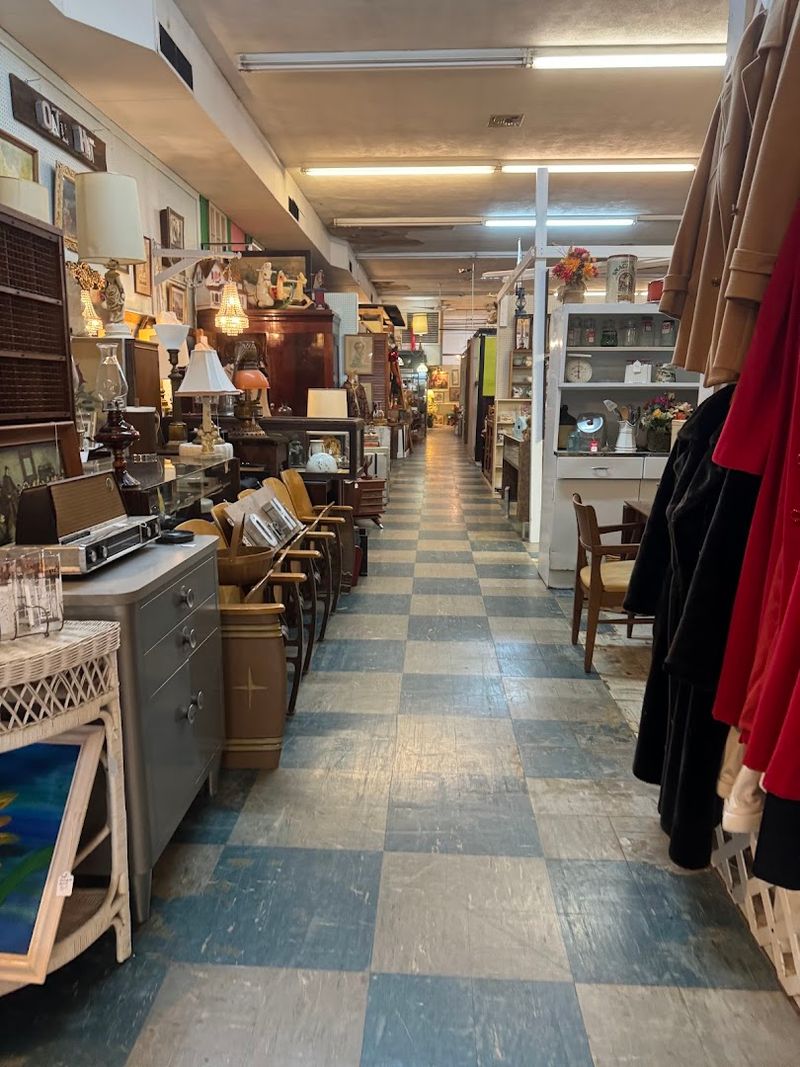 Somewhere In Time Antiques & Flea Market