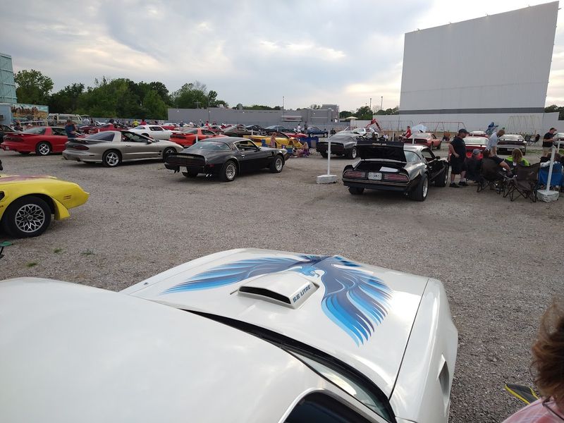 Cars Backing Into Slots For A Mobile Living Room View