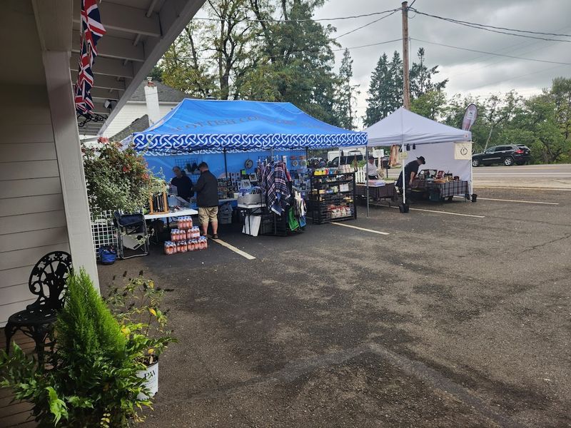 Finding Granny Fi's Beyond Aurora: Markets and Highland Games