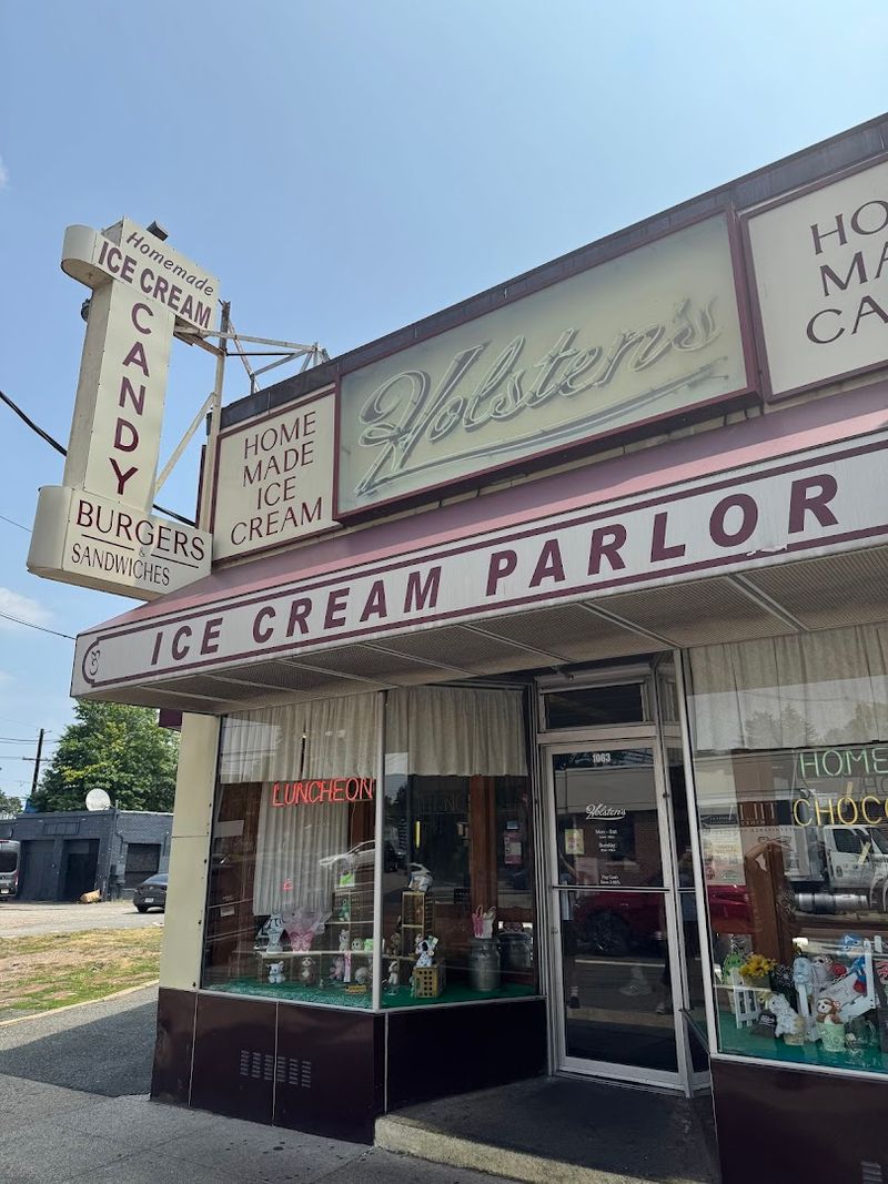 Holsten's Brookdale Confectionery