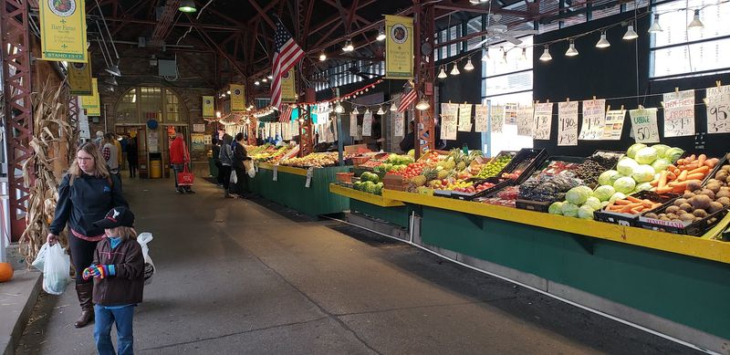 Live Music Gives the Market Its Heartbeat