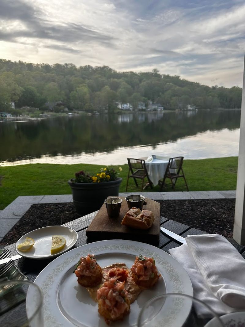 Seneca Lake Views That Make Every Meal Feel Special