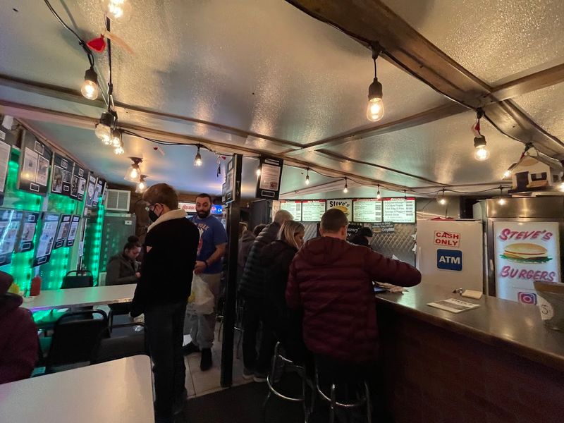 Steve'z on Wheelz: When the Food Truck Brings the Party to You