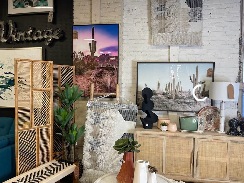 Art and Decor Around Every Single Corner