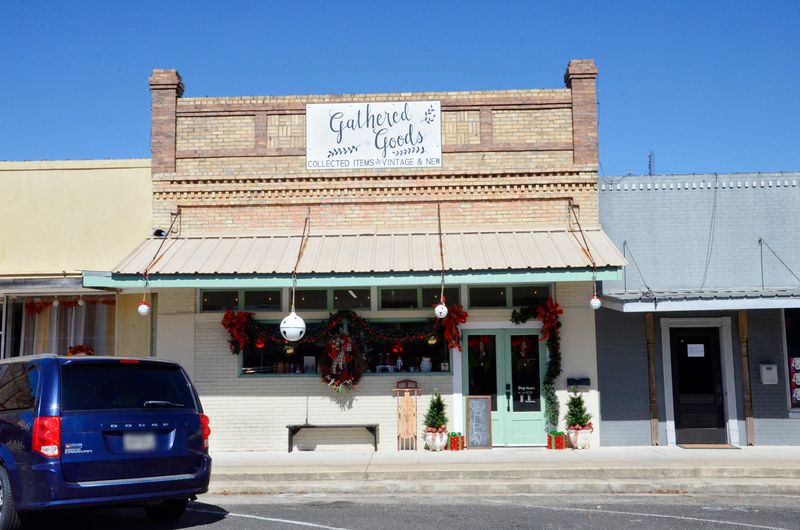 Small-Town Shopping Worth Slowing Down For