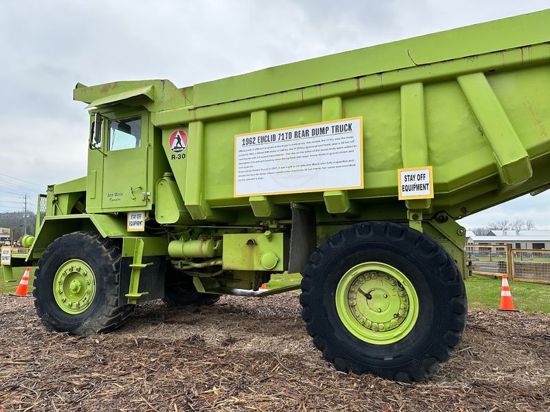 Bulldozers, Mining Trucks, And More Heavy Gear To Explore