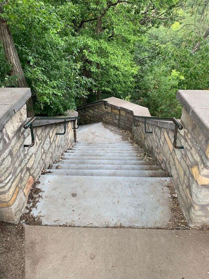 The Trail Down: Steps, Views, and Hidden Spots