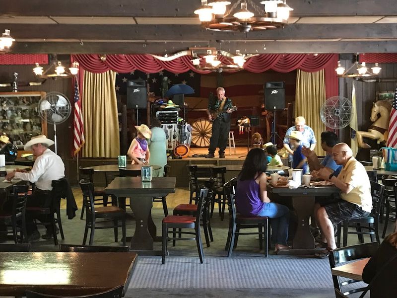The Golden Nugget Saloon and Its Surprisingly Good Food The Golden Nugget Saloon and Its Surprisingly Good Food