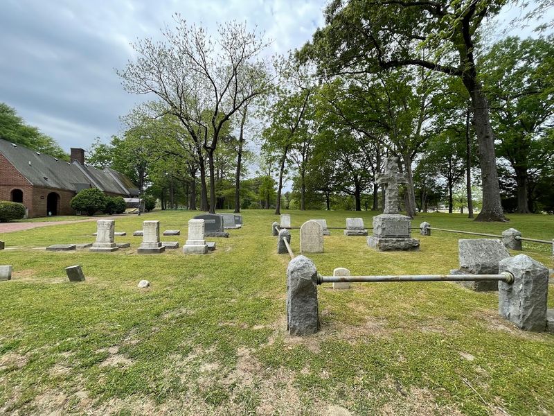 A Cemetery That Reads Like an Open History Book