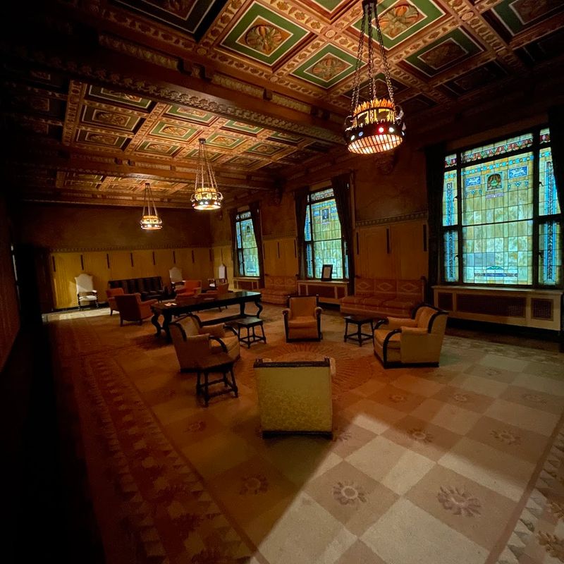 Hidden Rooms That Reward the Curious