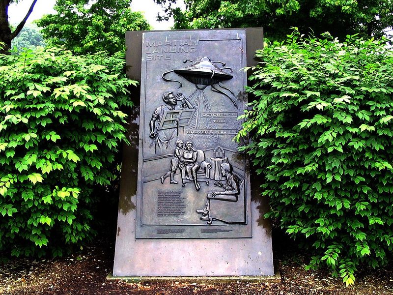 The Bronze Monument That Steals Every Photo
