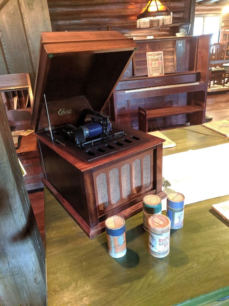 The Arts and Crafts Movement: A Rebellion Built With Bare Hands