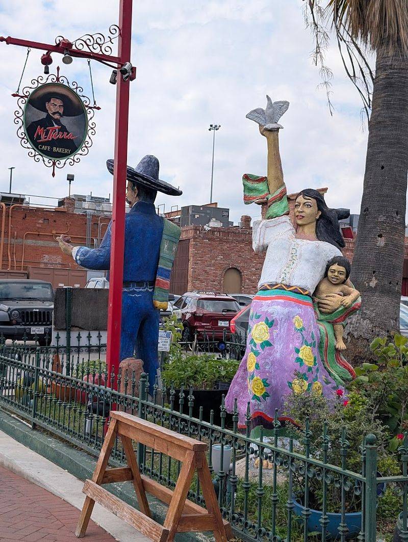 Live Music and Mariachi Performances