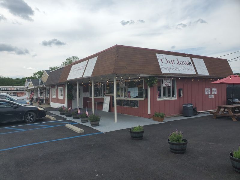Outlaw's Burger Barn & Creamery