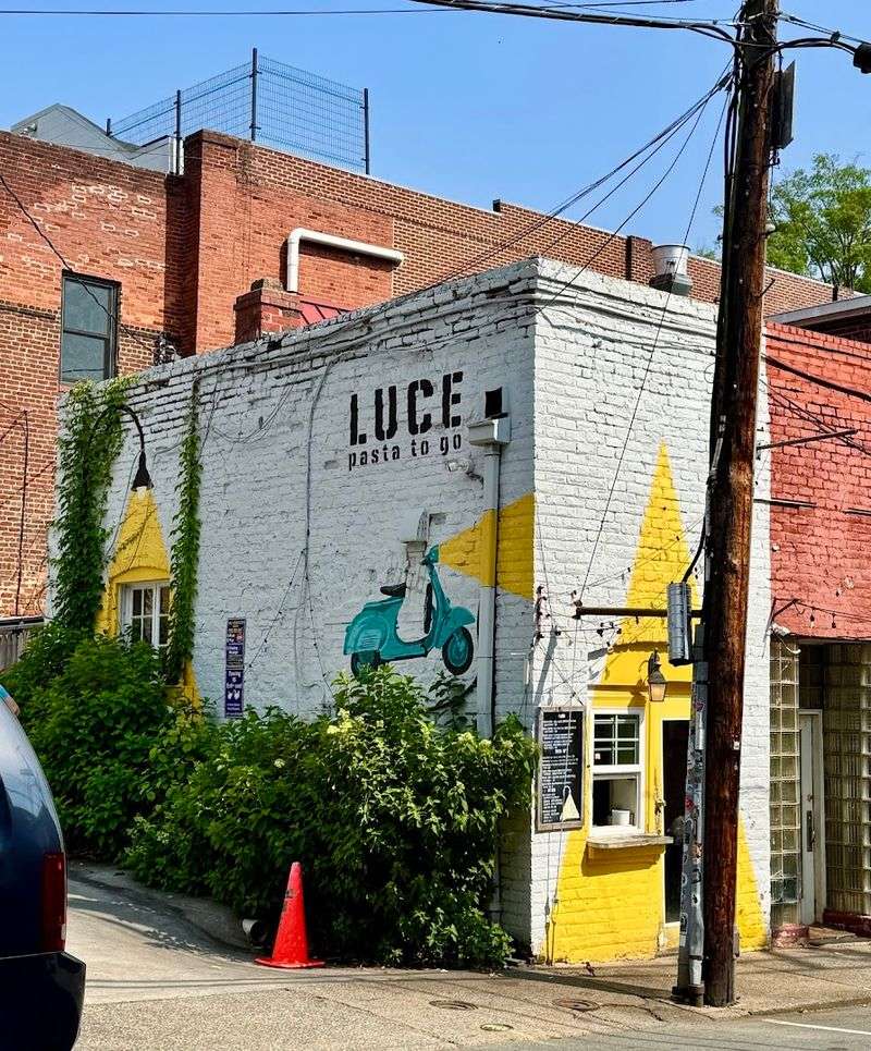 Luce, Charlottesville