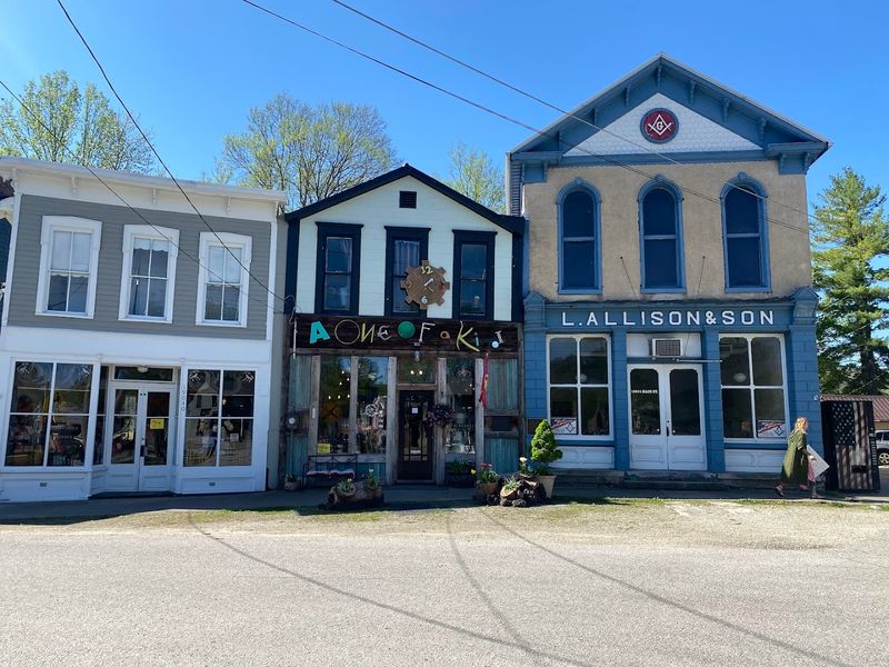 Metamora's Charming Town Streets Are Worth Every Slow Stroll