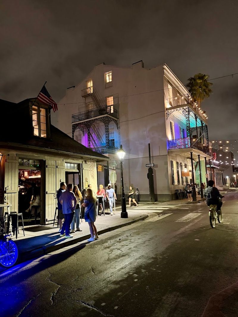 Lafitte Guest House / Lafitte Hotel & Bar