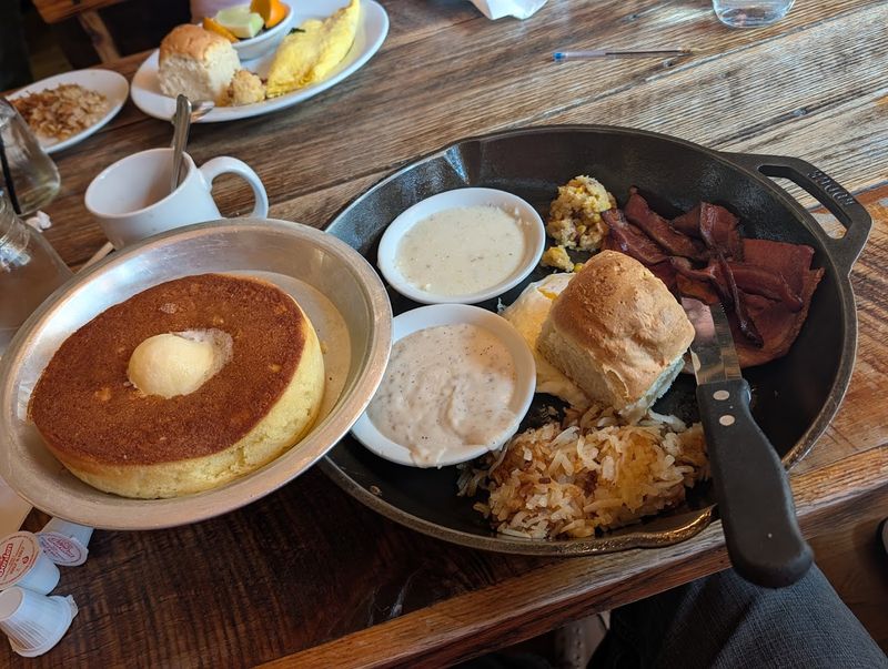 Big Breakfast Plates Match The Buzz