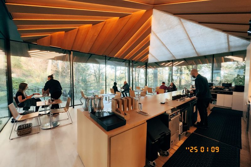 Indoor Versus Outdoor Seating: What To Expect