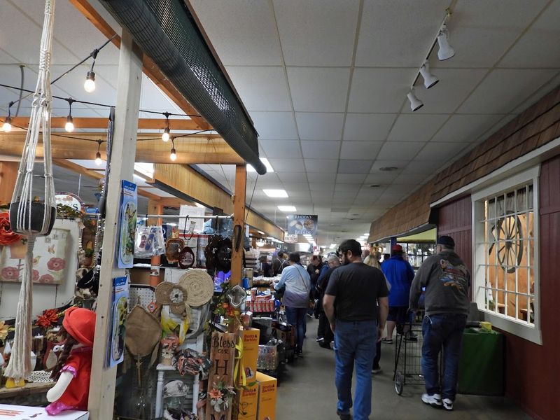 Friday Shopping Gives The Market Its Rhythm