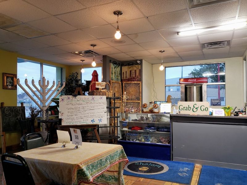 Warm Family Atmosphere Run by a Real Mom-and-Daughters Team