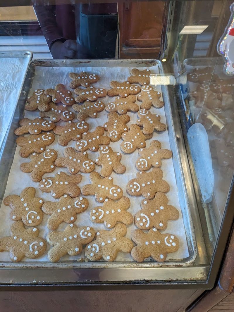 Gingerbread Cookies With a Story Baked Right In