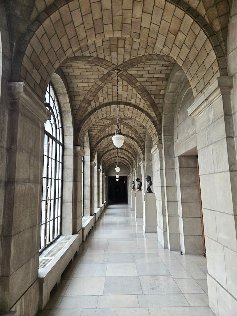 Guided Tours Make The Place Feel Richer