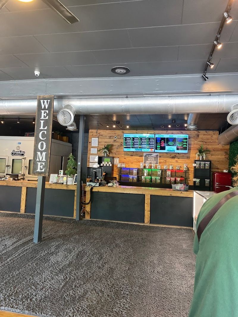 The Indoor Area That Makes Summer Shopping Comfortable