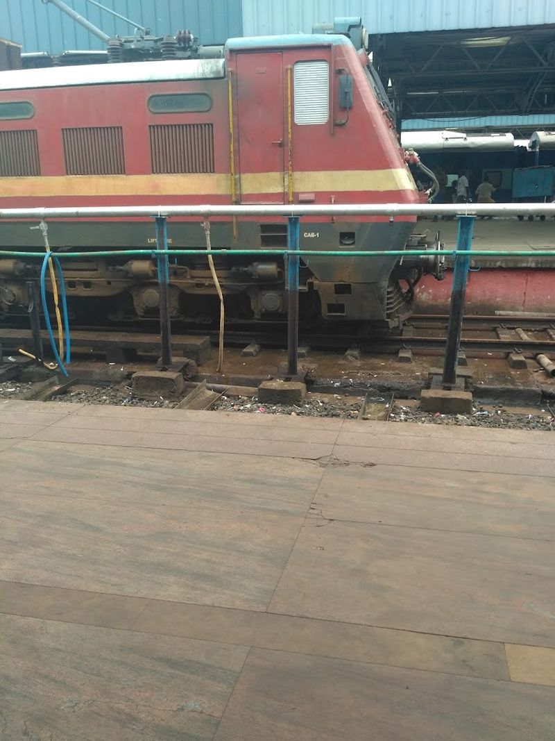 Boutique Shopping With Real Character