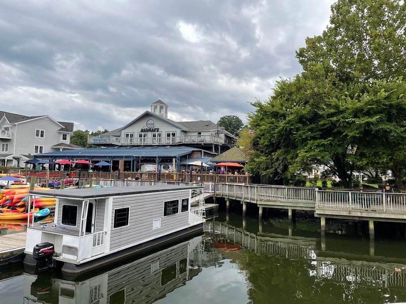 The Restaurant Scene: flavors as Rich as the History